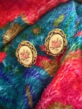 Vintage oval cameo earrings featuring a transfer-painted pink rose design